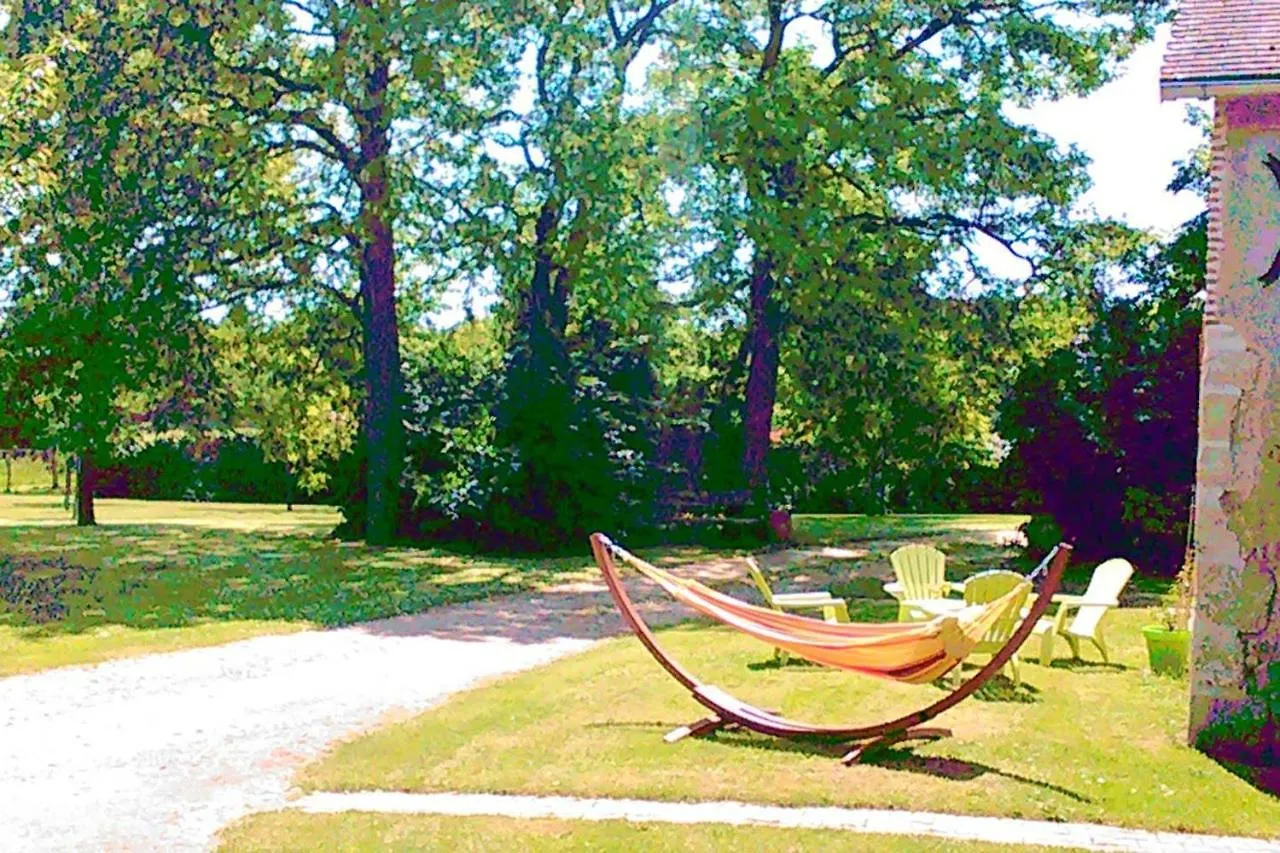 Maison Charmante A Montoldre + Jardin 0*,  France