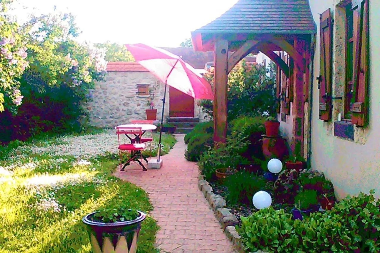 Maison Charmante A Montoldre + Jardin