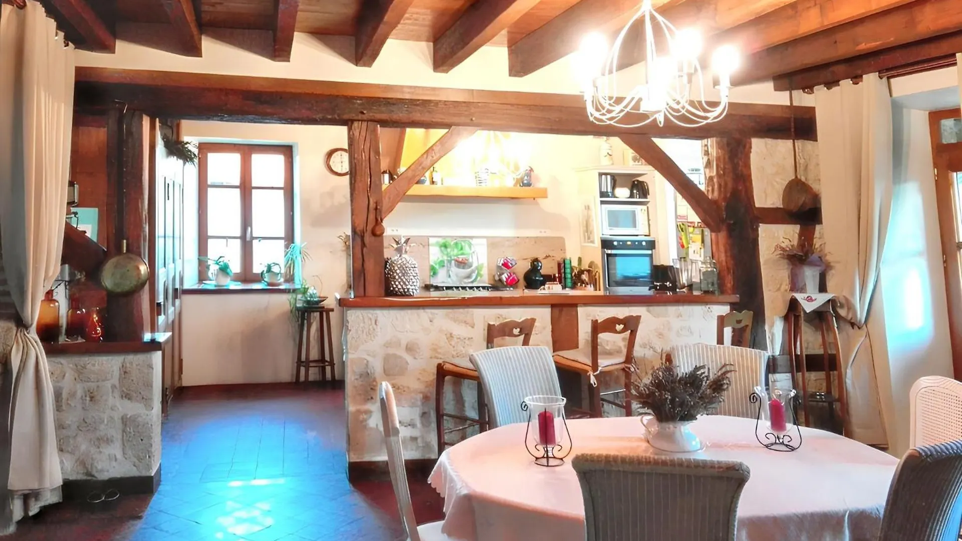 Holiday home Maison Charmante A Montoldre + Jardin